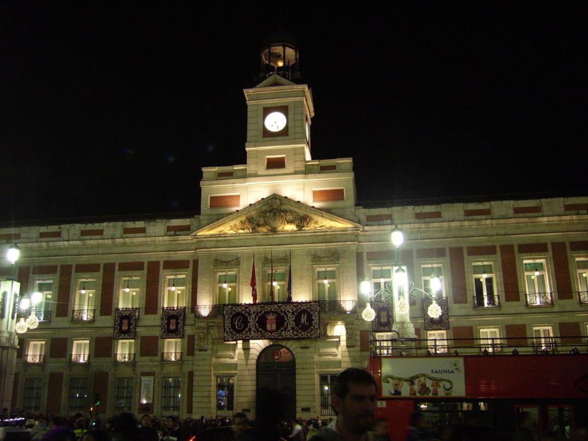 Apartamentos Felipe IV Plaza Mayor Madrid Dış mekan fotoğraf
