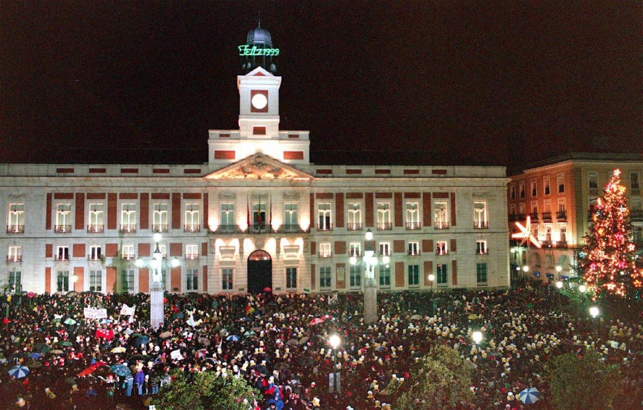 Apartamentos Felipe IV Plaza Mayor Madrid Dış mekan fotoğraf